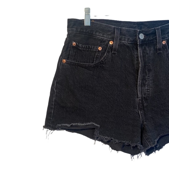Levi’s Women’s Black 501 Frayed High Waisted Shorts Size 30 - Picture 2 of 11